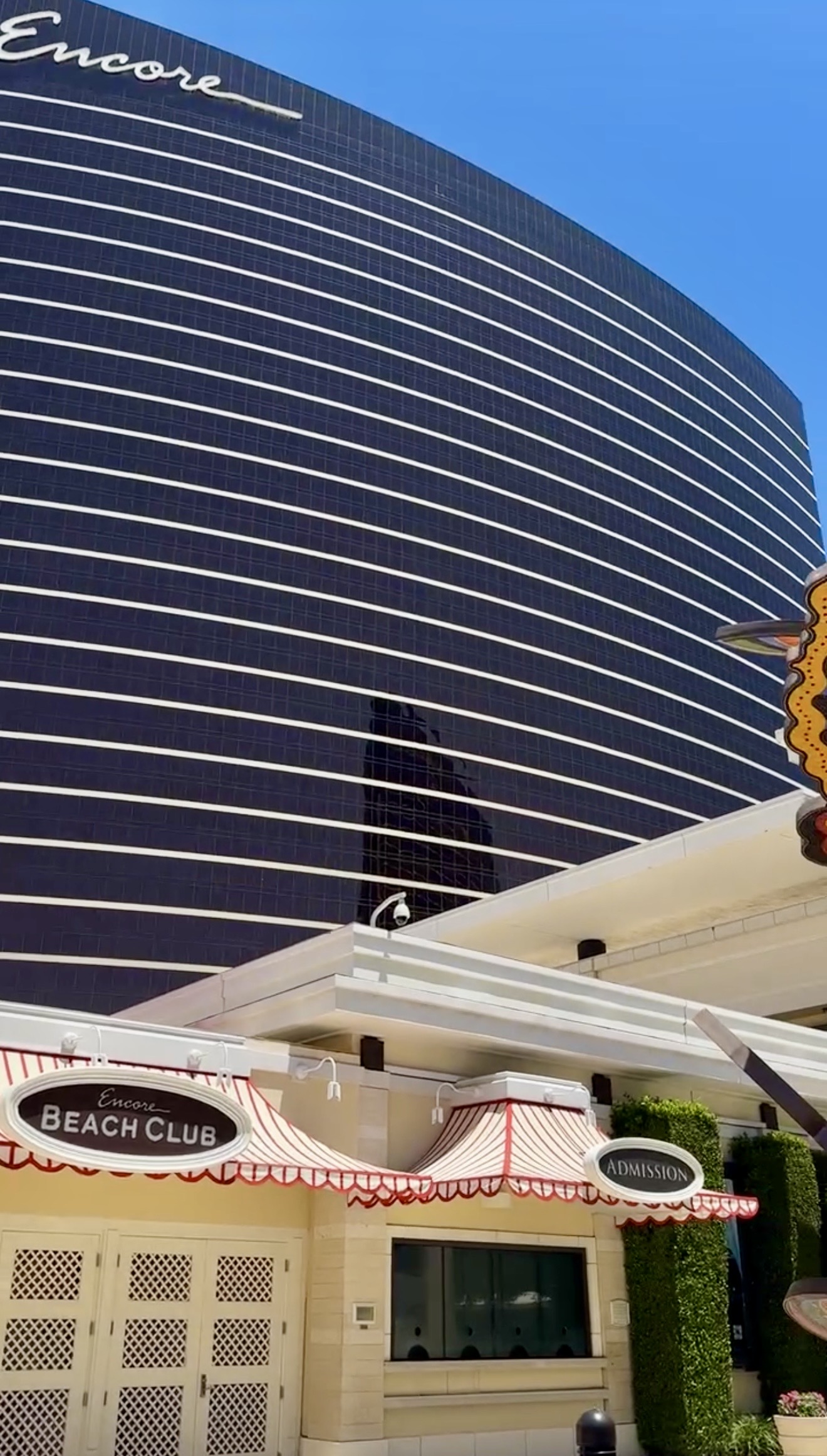 Arrive in Style: The Ultimate Guide to Exploring Las Vegas This Summer